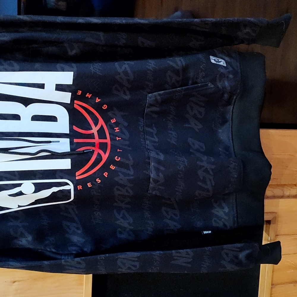 NWOT, NBA Basketball sweatshirt w/hood, Men's Size Medium, Black print NBA logo